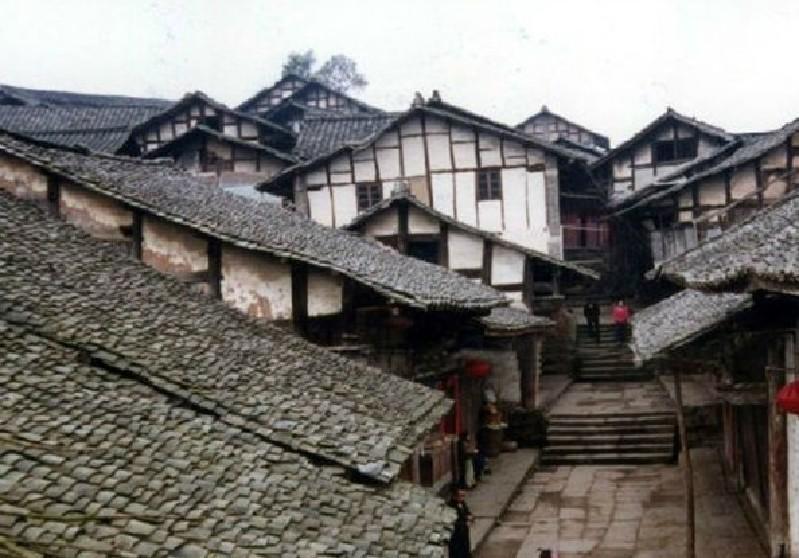 山城年味渐浓 新春饰品走俏